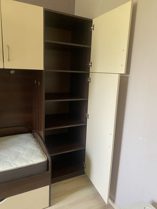 Двоярусне дитяче ліжко зі сходами, стінка, шафа