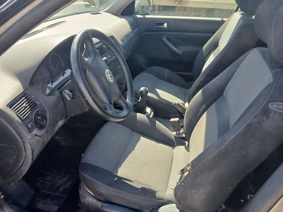 Golf IV kombi fotel fotele kanapa deska kokpit podsufitka boczek boczki klamka podłokietnik licznik prędkościomierz