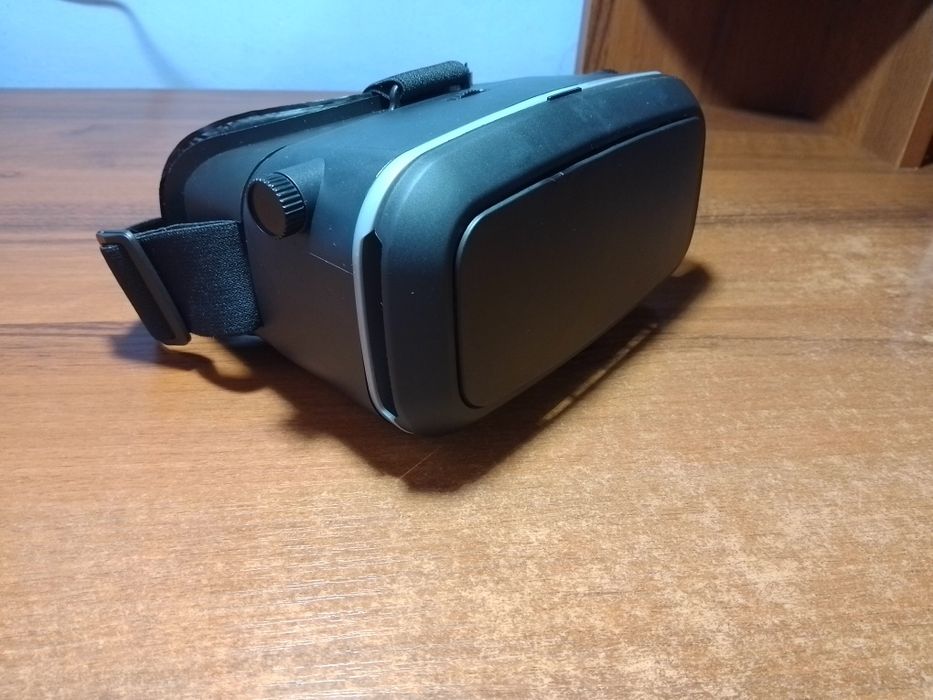 Продам VR окуляри в новому стані