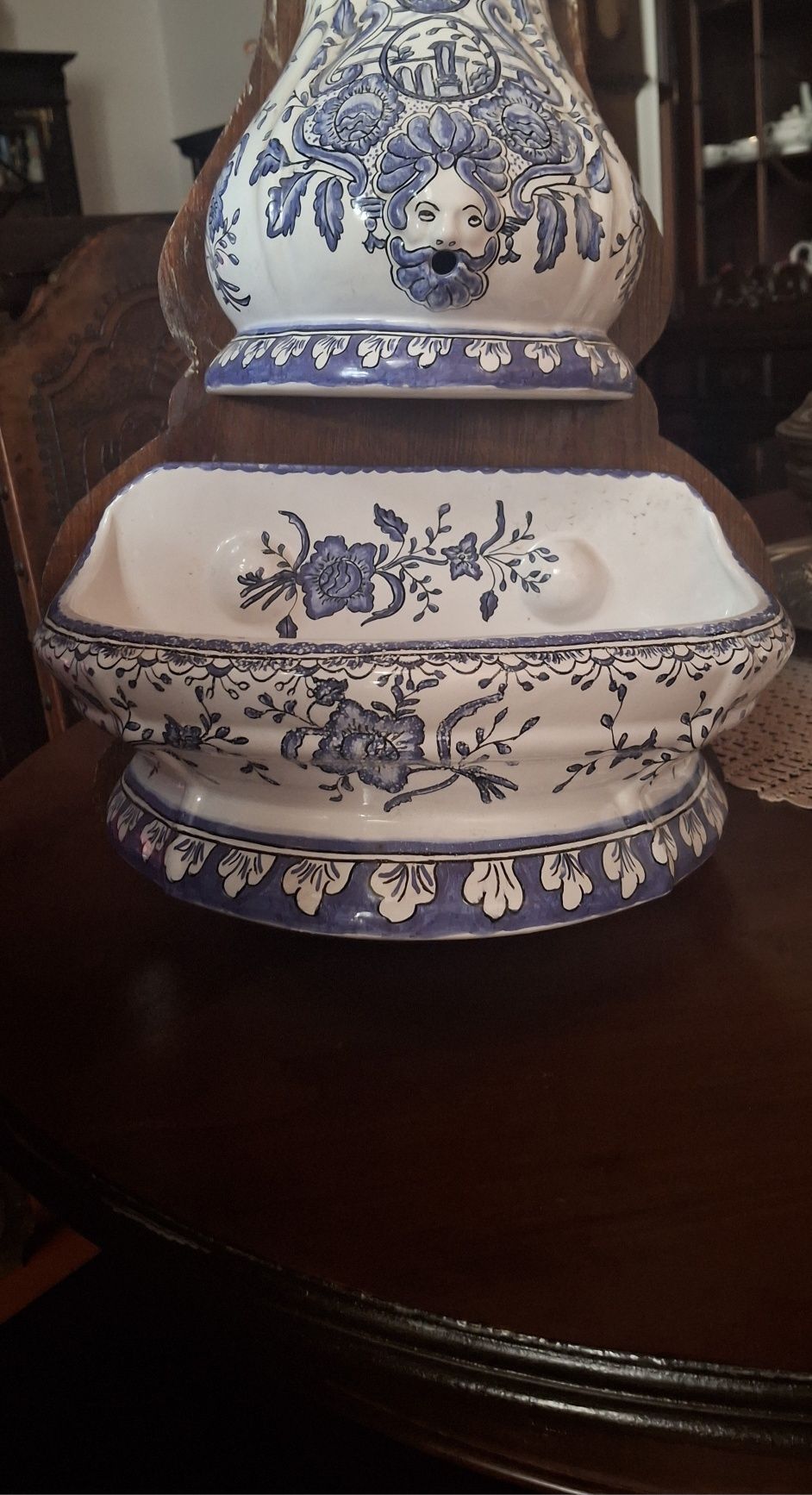 Fonte antiga em faiança portuguesa Berardos