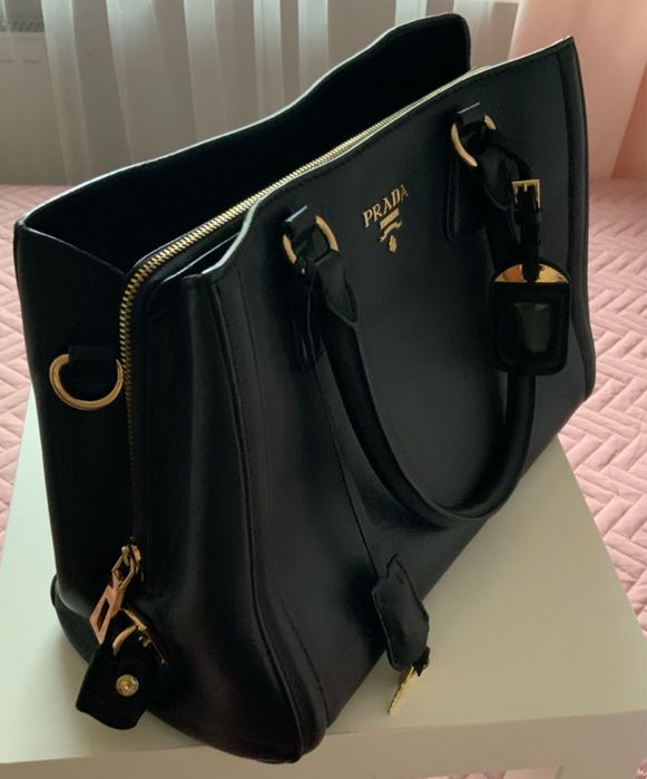 Klasyczna skórzana torba PRADA