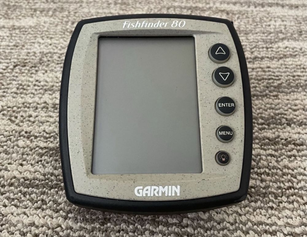 Эхолот garmin fishfinder 80.