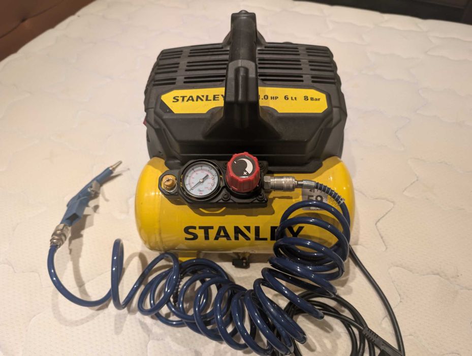 Compressor sem óleo Stanley DST 100/8/6 6L 1CV