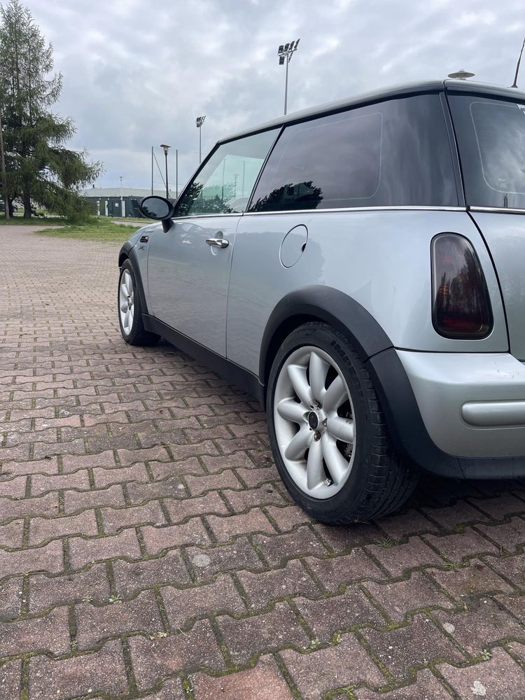 Mini 2002 1.6 benzyna