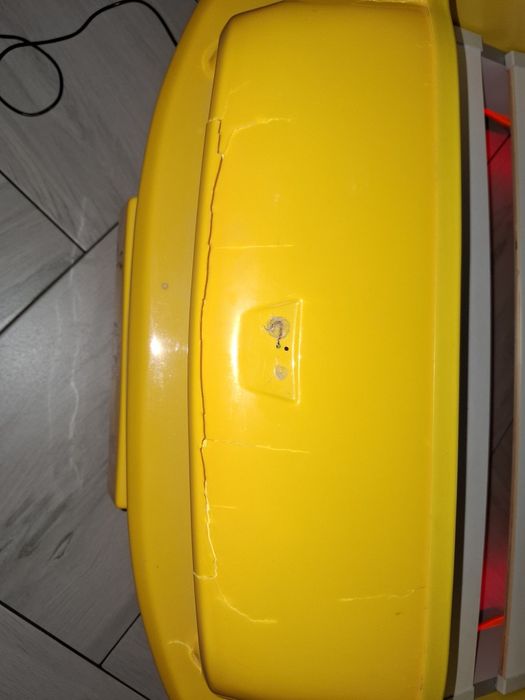 Łóżko w kształcie  samochodu