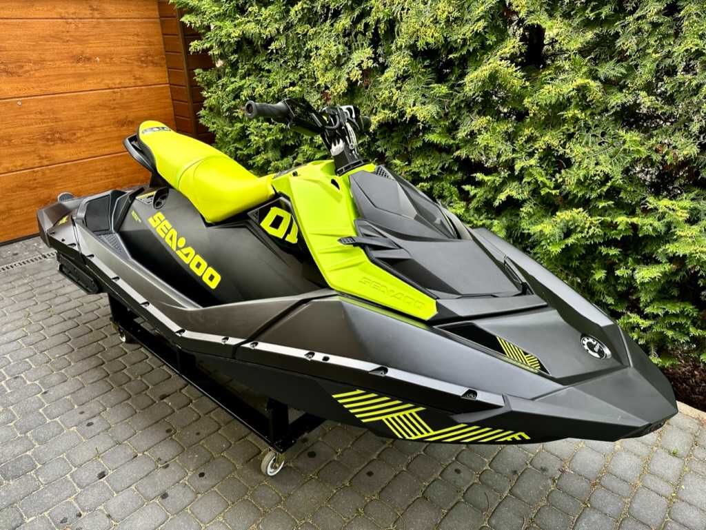 Skuter wodny SeaDoo Spark Trixx 2023 3up, 2 mth, Manta Green,