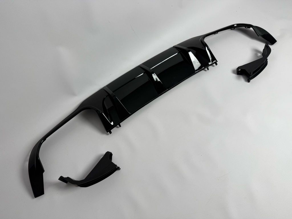Mercedes W204 Tylny Dyfuzor Zderzaka Spoiler AMG LOOK Czarny Połysk