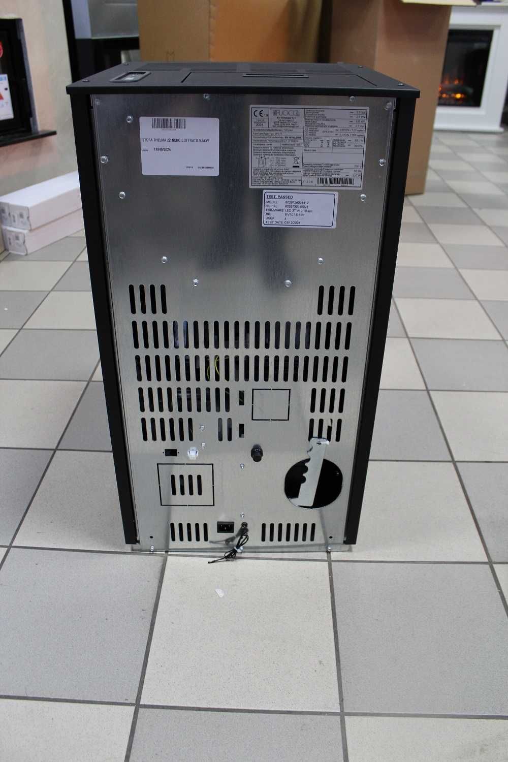 Piec kominek na pellet Thelma 9 kW z nadmuchem czarny