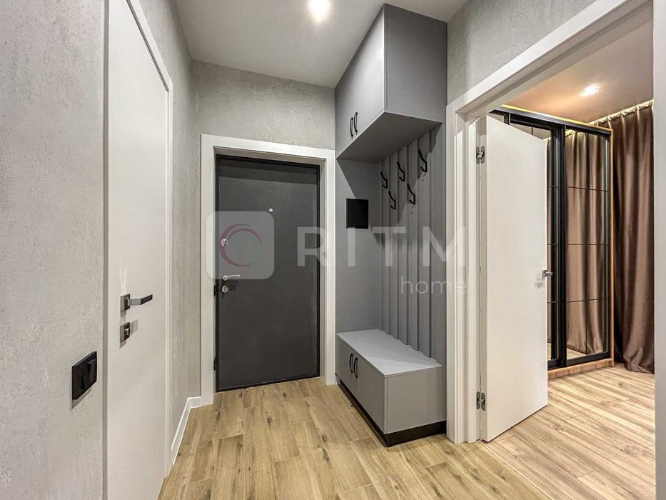 Оренда. Перша здача. Велика площа.