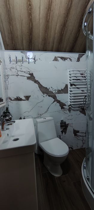 Котедж. Готель Політехнік.  Без господарів котеджом до 15 осі
