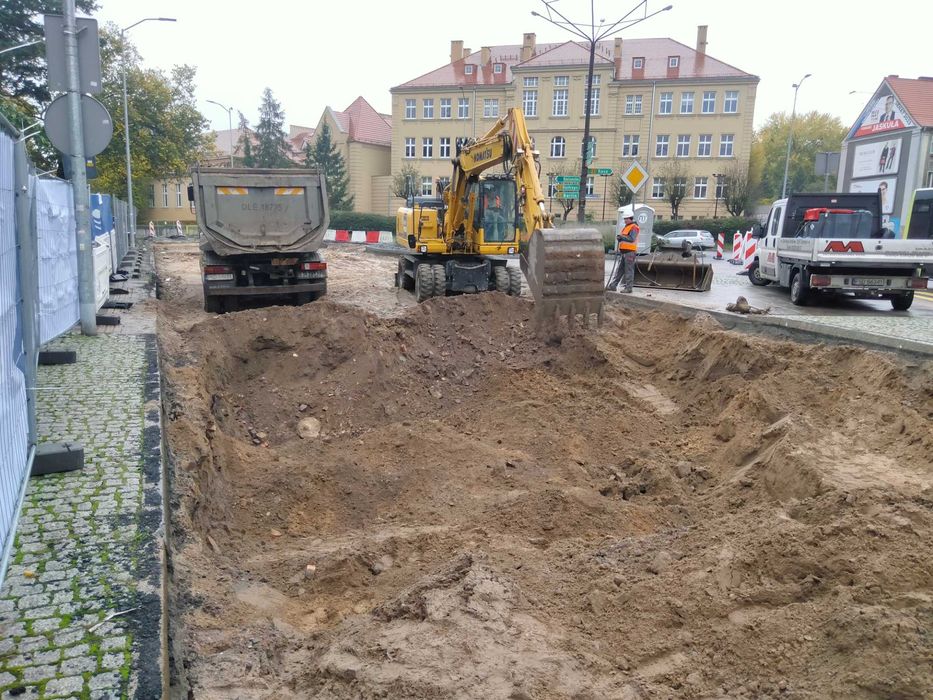 Usługi Maszynami Budowlanymi Koparką Gąsienicowa Kołową Koparka Long