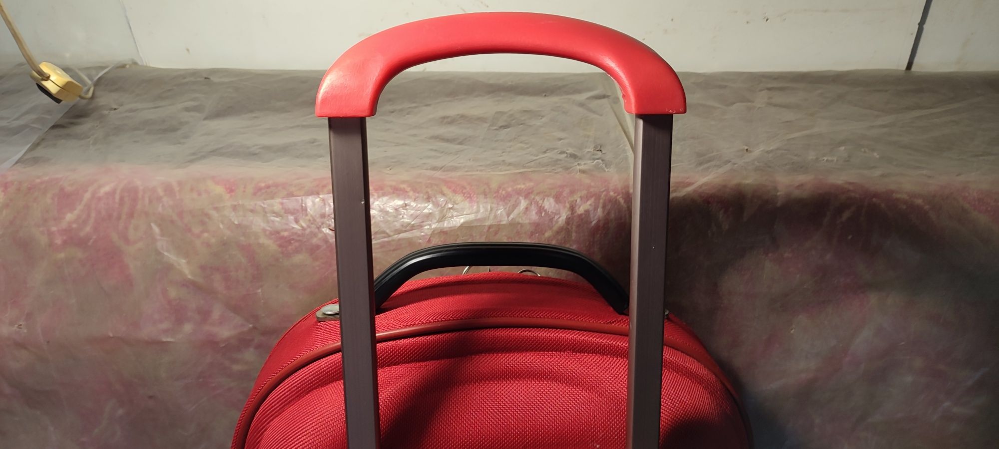 Сумка-чемодан дорожная с ручкой на колесиках