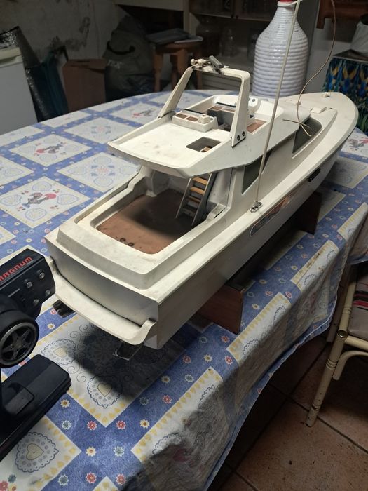 Barco telecomandado eléctrico