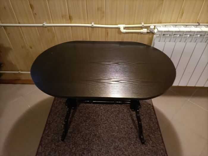 Ładny czarny stolik