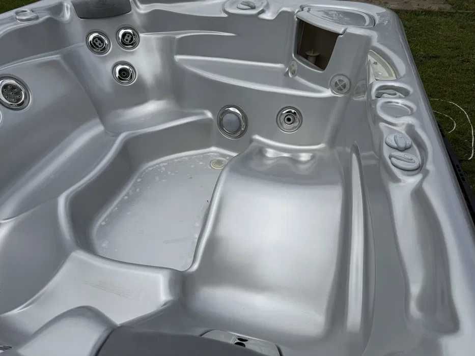 Jacuzzi Hotspring outlet