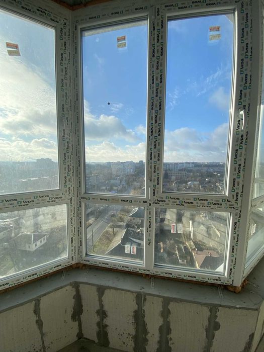 Пропонується до продажу 2-х кімнатна квартира в центрі. Лариса