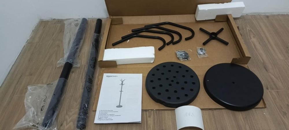 Wieszak stojący na ubrania Amazon czarny
