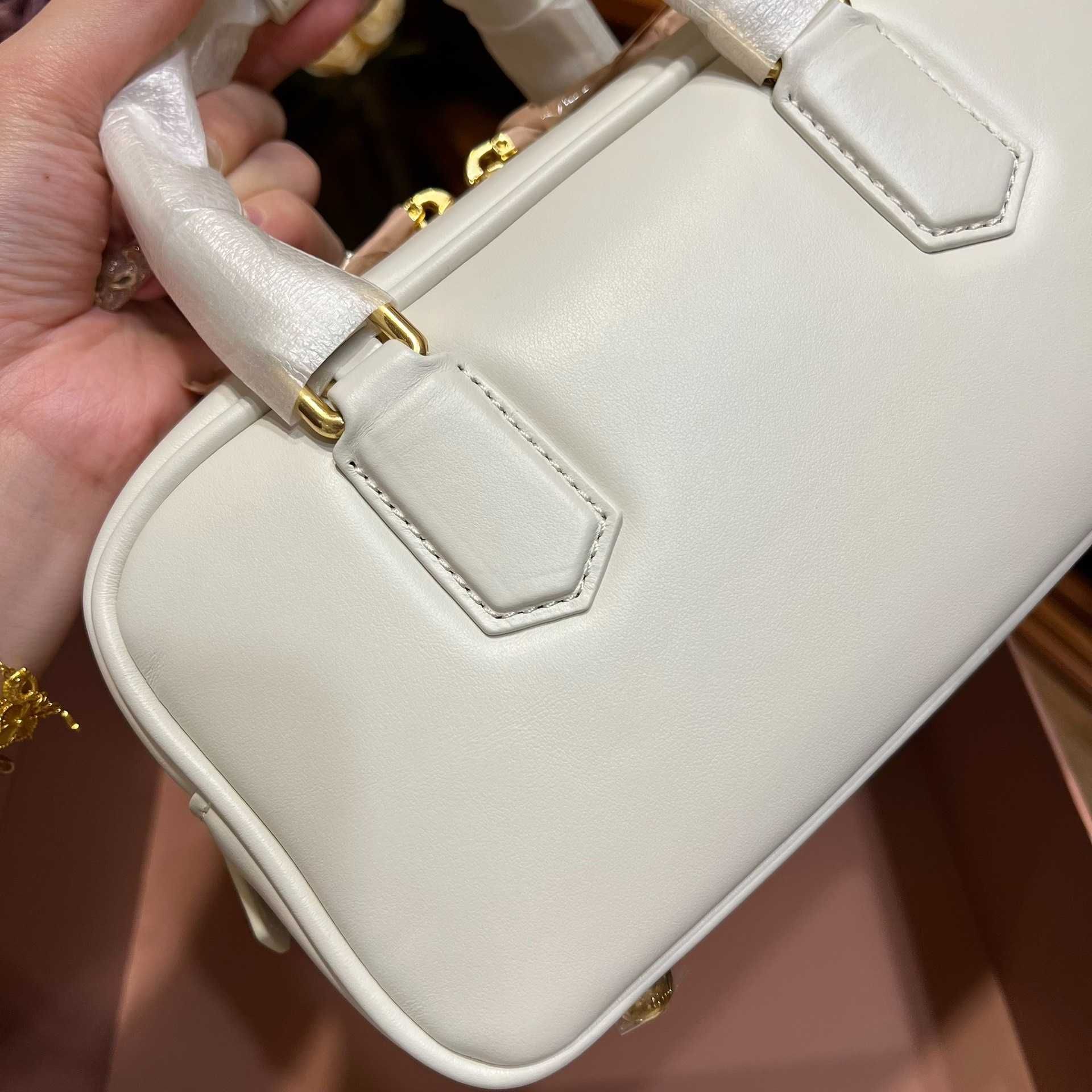 MiuMiu Biała Torebka 2025 - Luksusowy i Elegantny Design