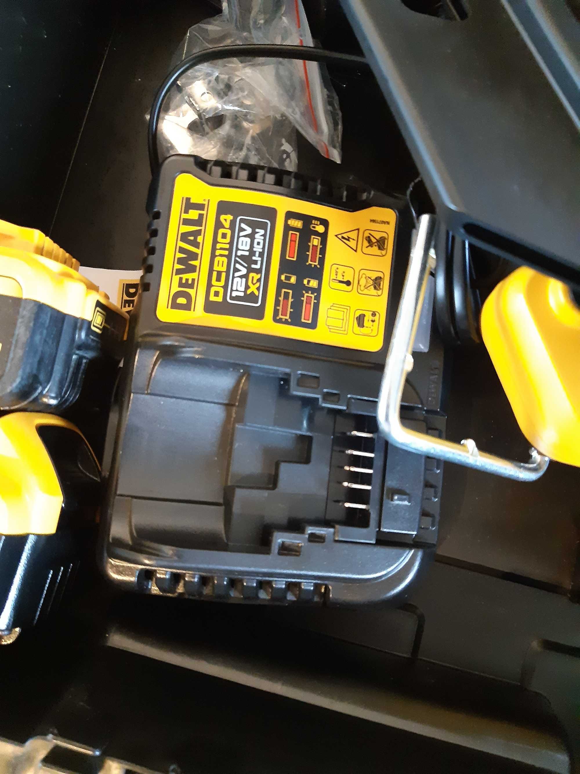 Gwoździarka DeWALT DCN930N 2 x 5Ah 18V XR