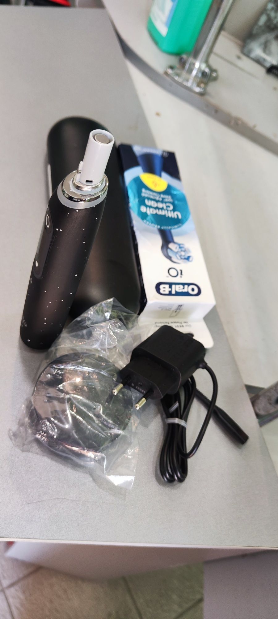 Електрична зубна щітка Oral-B IO 10 pro