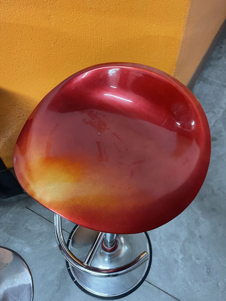 Mesa de bar e banco vermelho madison