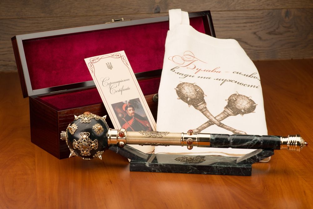 Булави ручної роботи.