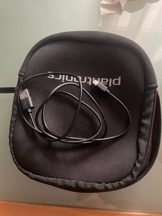 Headset Plantronics Voyager Focus (como novos)