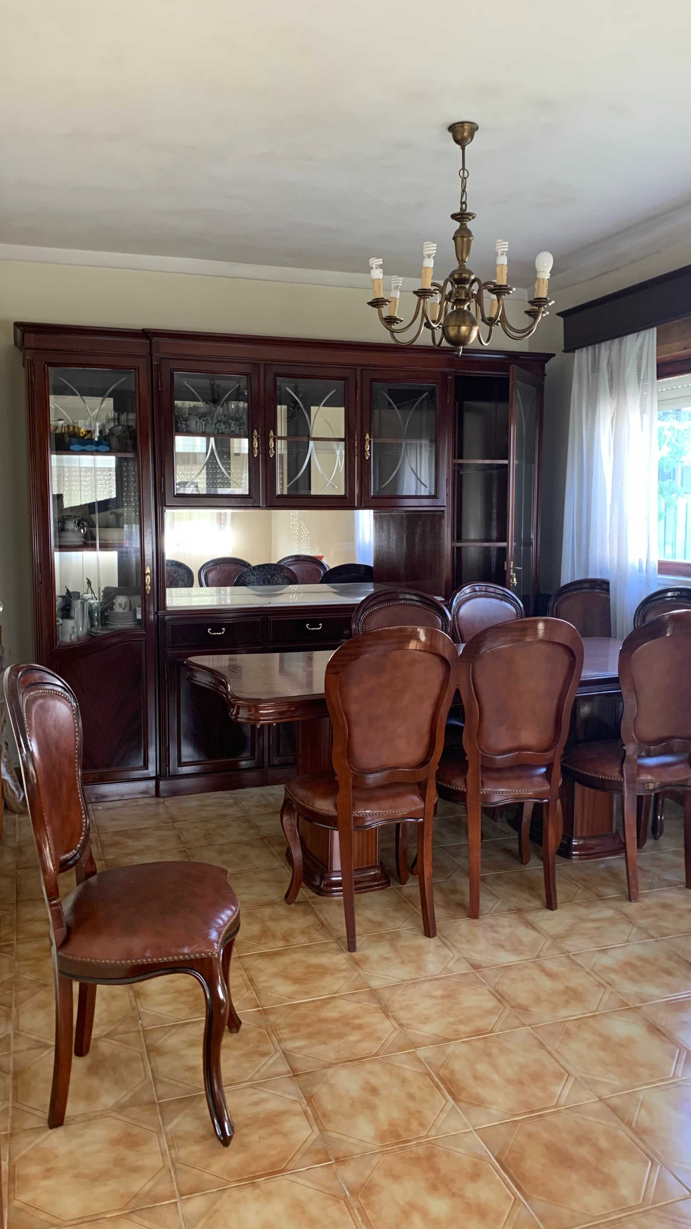 móvel de sala com mesa de jantar com 8 cadeiras