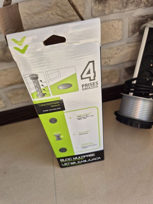 Listwa zasilająca wysuwana, blatowa