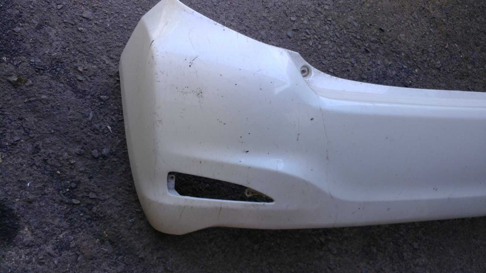Бампер передній задній Toyota Yaris III  2011-2020 Четверть задня