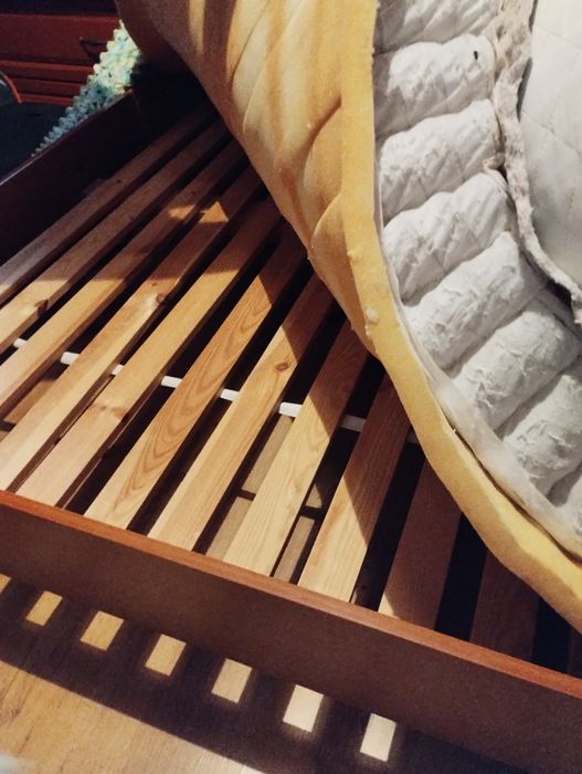 Sprzedam solidne łóżko