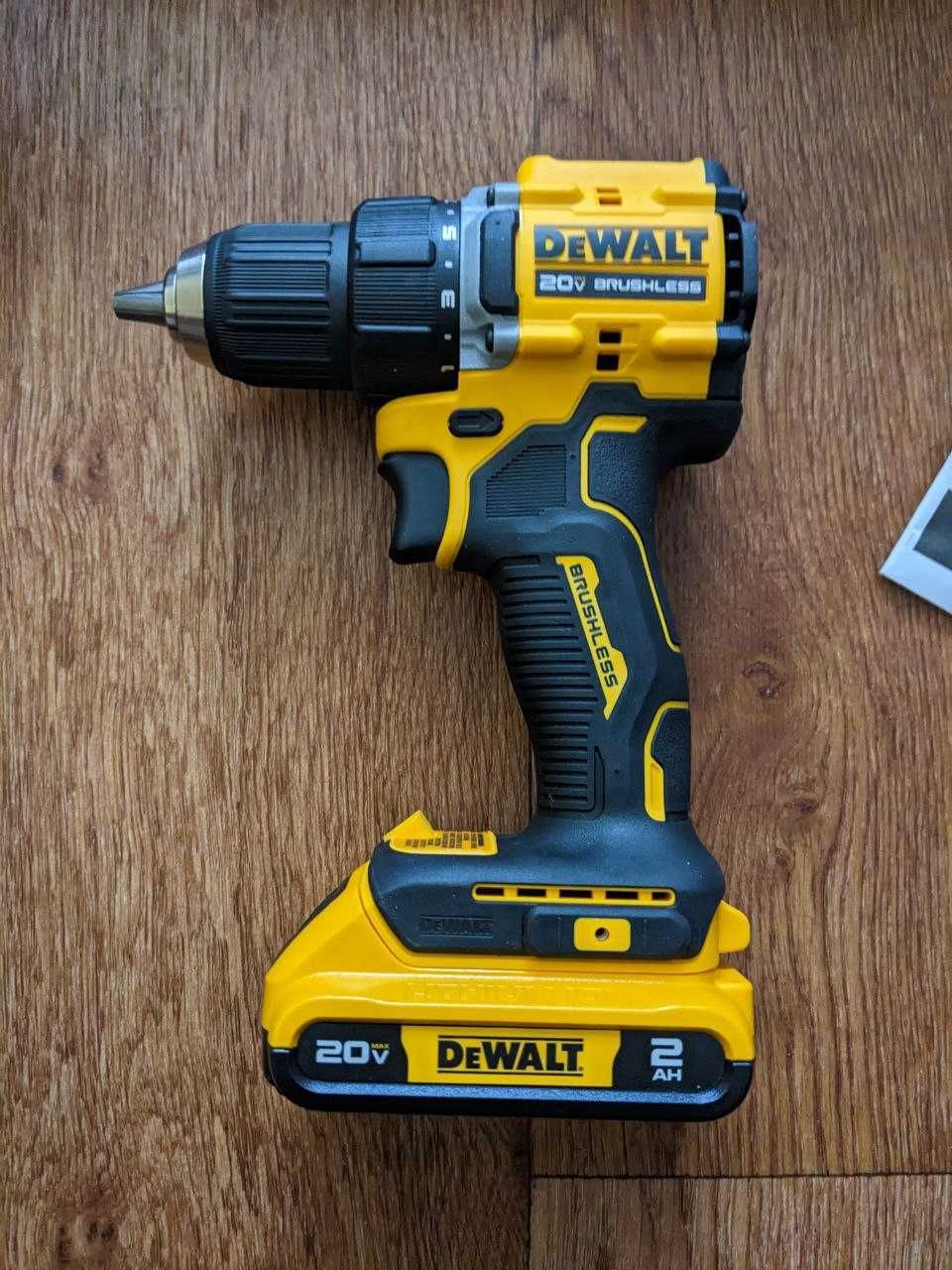 Безщітковий шуруповерт Dewalt DCD794 набір