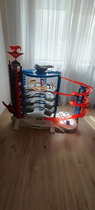 Супер Гараж гигант Hot Wheels Super Ultimate Garage Playset