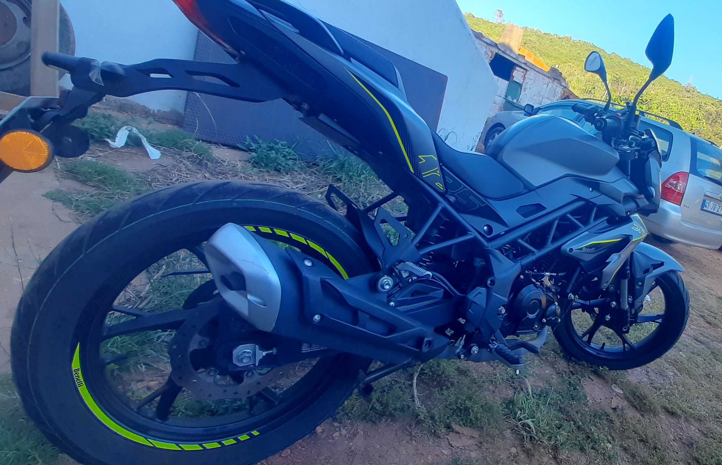 Vendo moto sn benelli 125 cilindrada