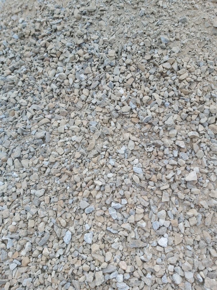 Transport sprzedaż kruszywa piasku wapna grysu