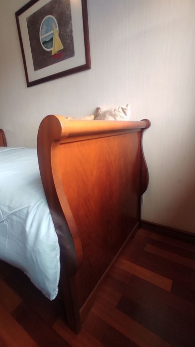 Cama individual com estrado e colchão