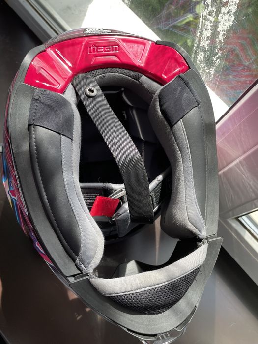 Шолом мото ICON