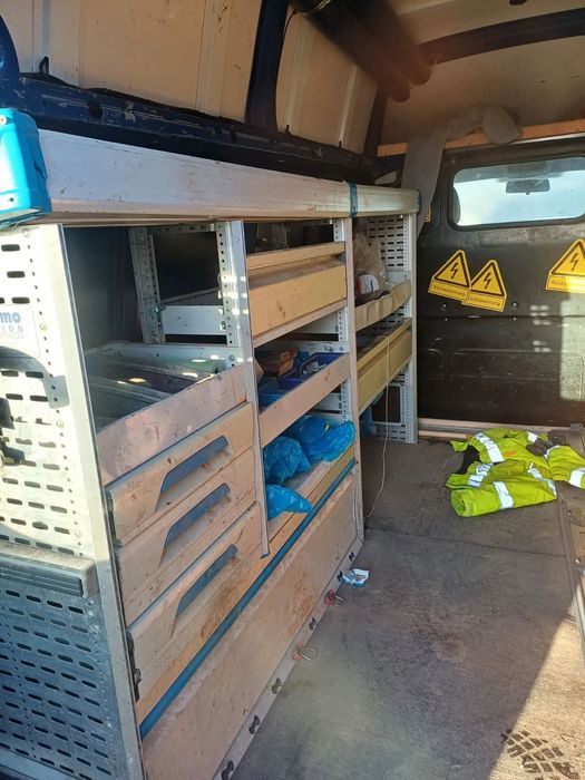 Zabudowa serwisowa BUS T5 T6 Trafic vivaro transit vito warsztatowa modułowa stół roboczy imadło