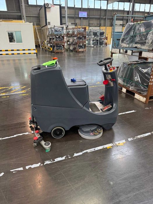 Lavadora aspirador condutor  sentado a bateria