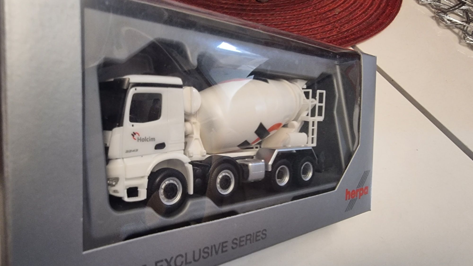 Herpa 1.87 Mercedes Arocs Holcim