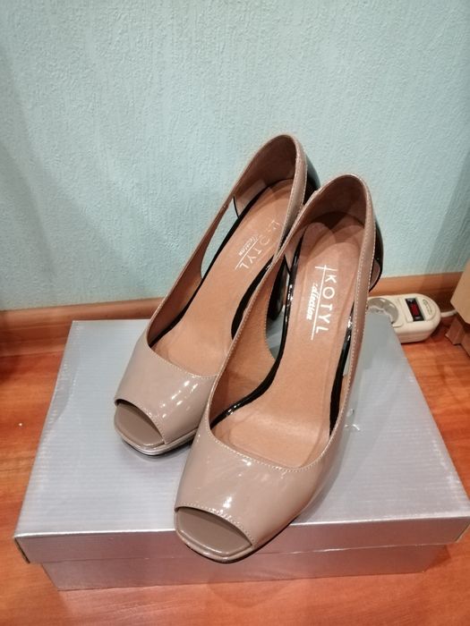 Туфлі шкіряні лак