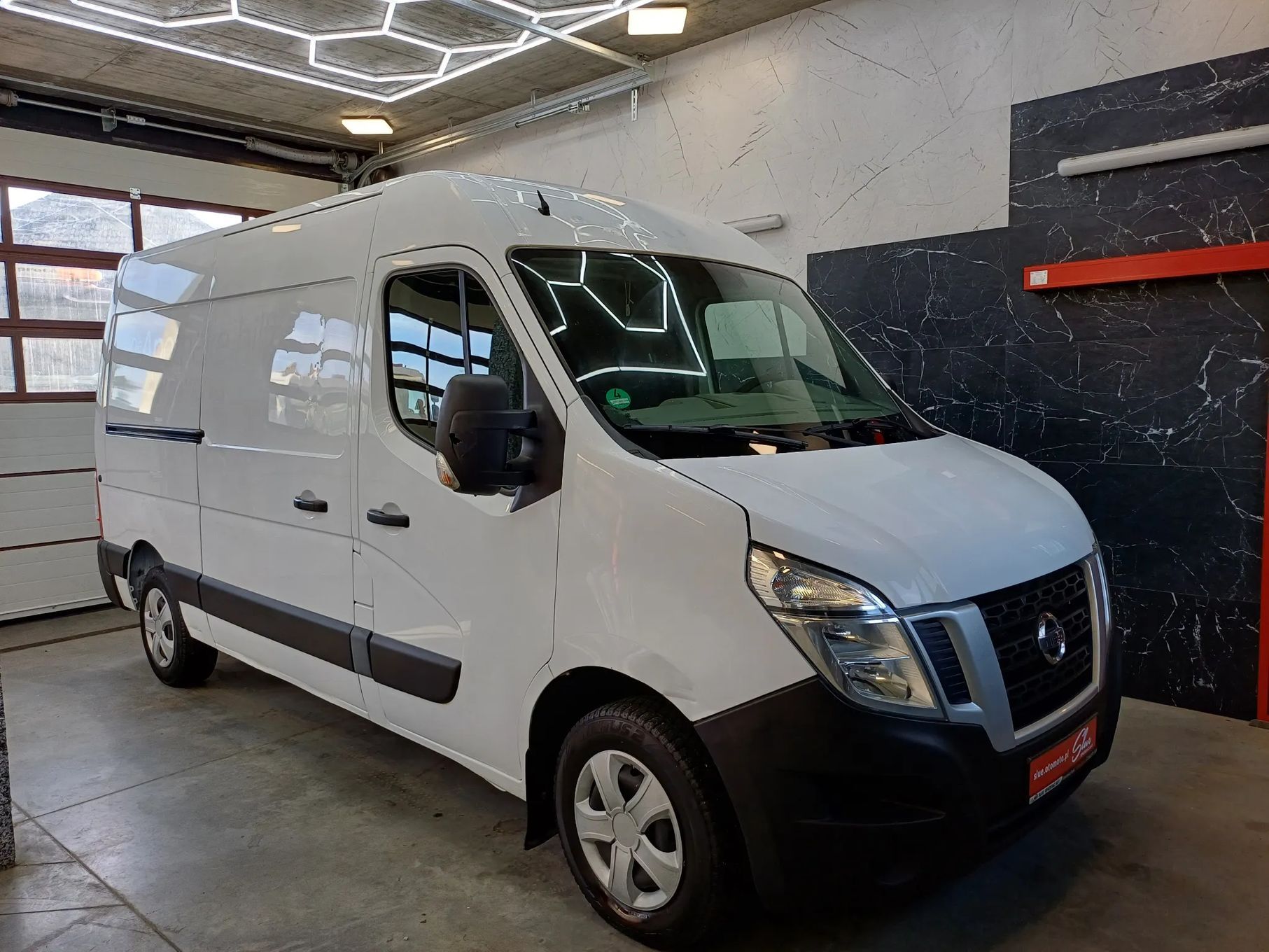 Nissan Nissan NV400 Izoterma Chłodnia Furgon Van Konvekta Master Movano 2017r  Konvekta 2017 Rok 3 Miejsca Euro 6 L2H2 Chłodnia Master