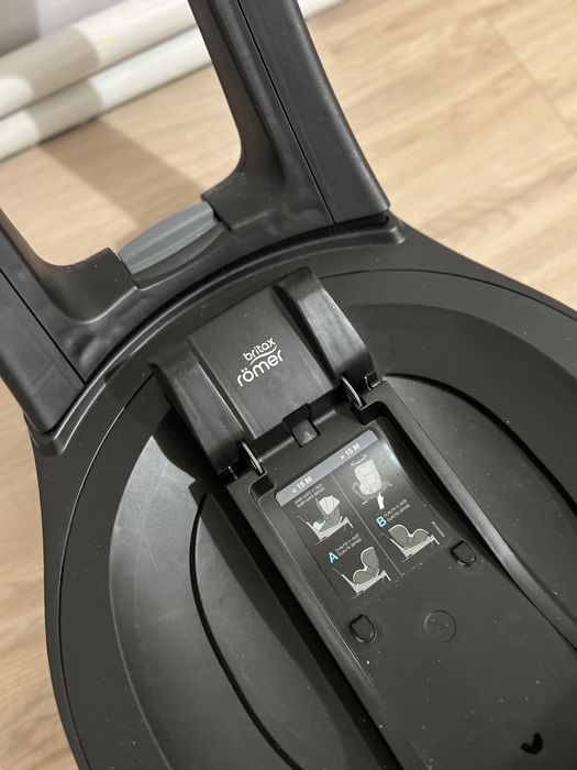 Fotelik samochodowy łupina z bazą Britax BabySafe 3 i-Size