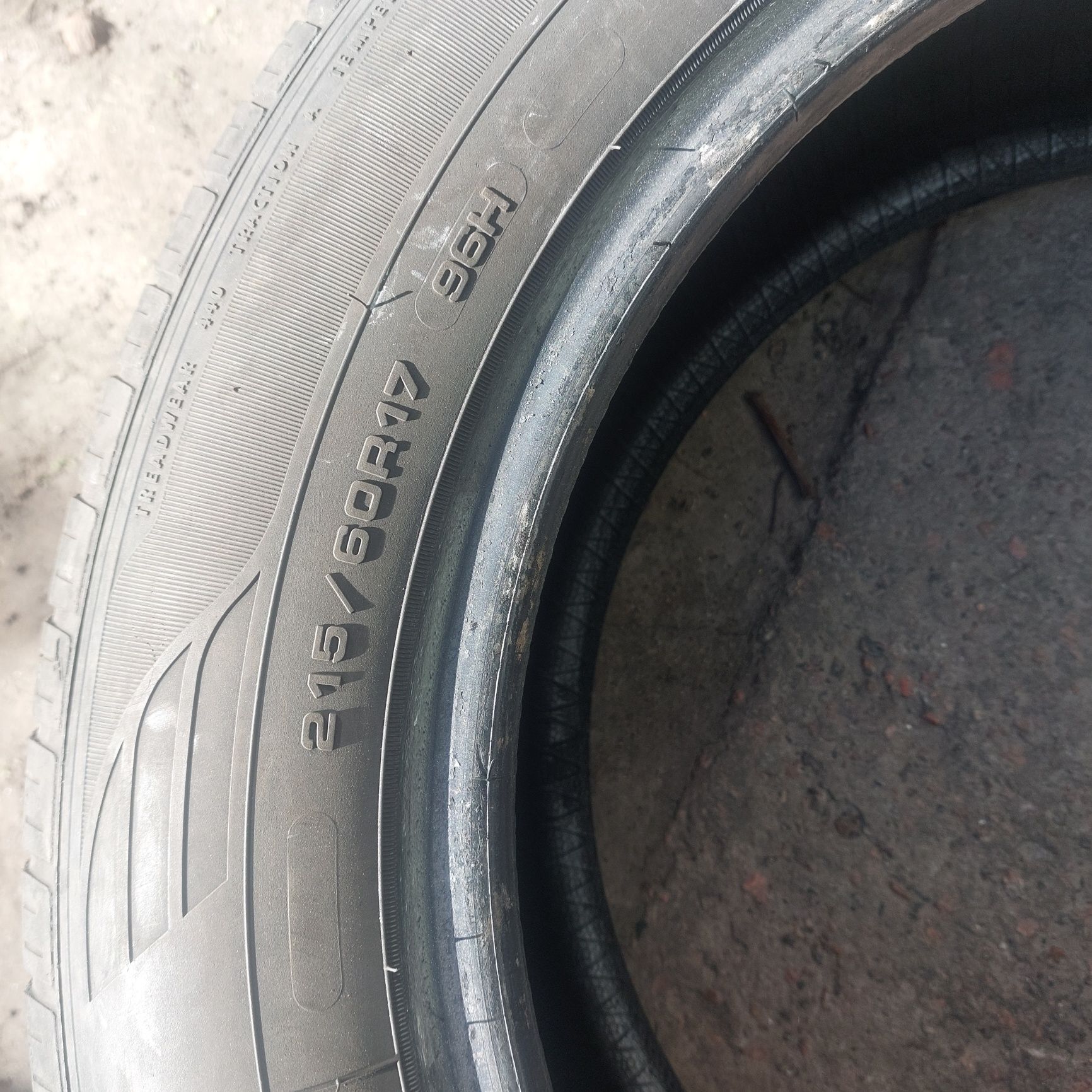 GOODYEAR 215 60 17r