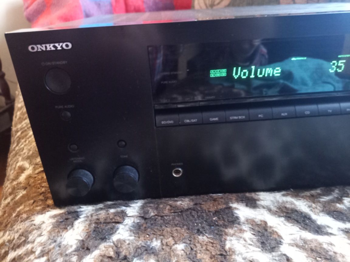 Amplituner. Onkyo 676e. Z funkcjami. sieciowym  wifi