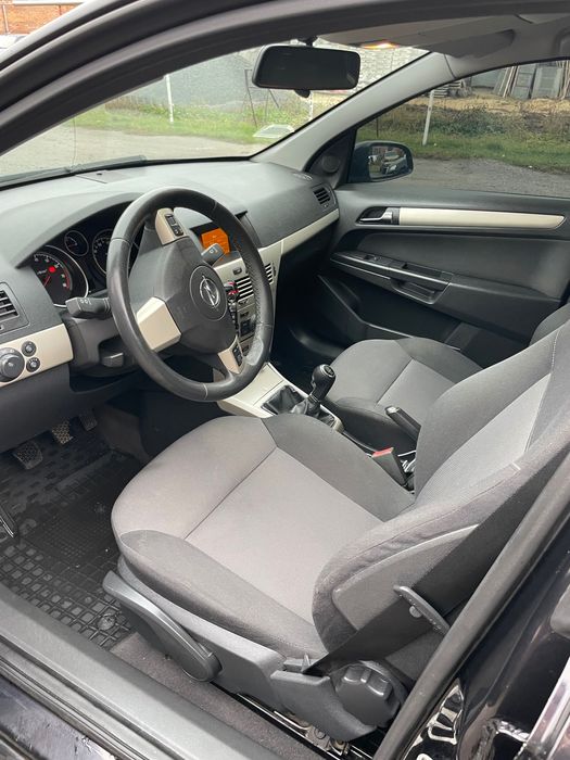 Автомобіль Опель Астра