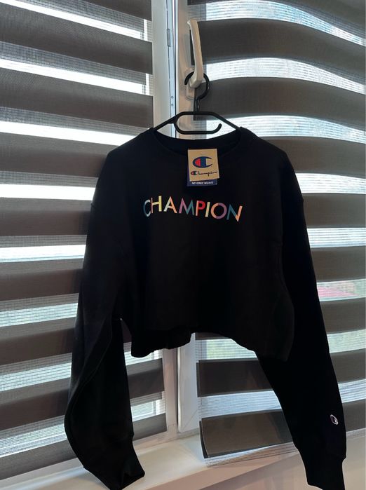 Кроп-худі від бренду CHAMPION