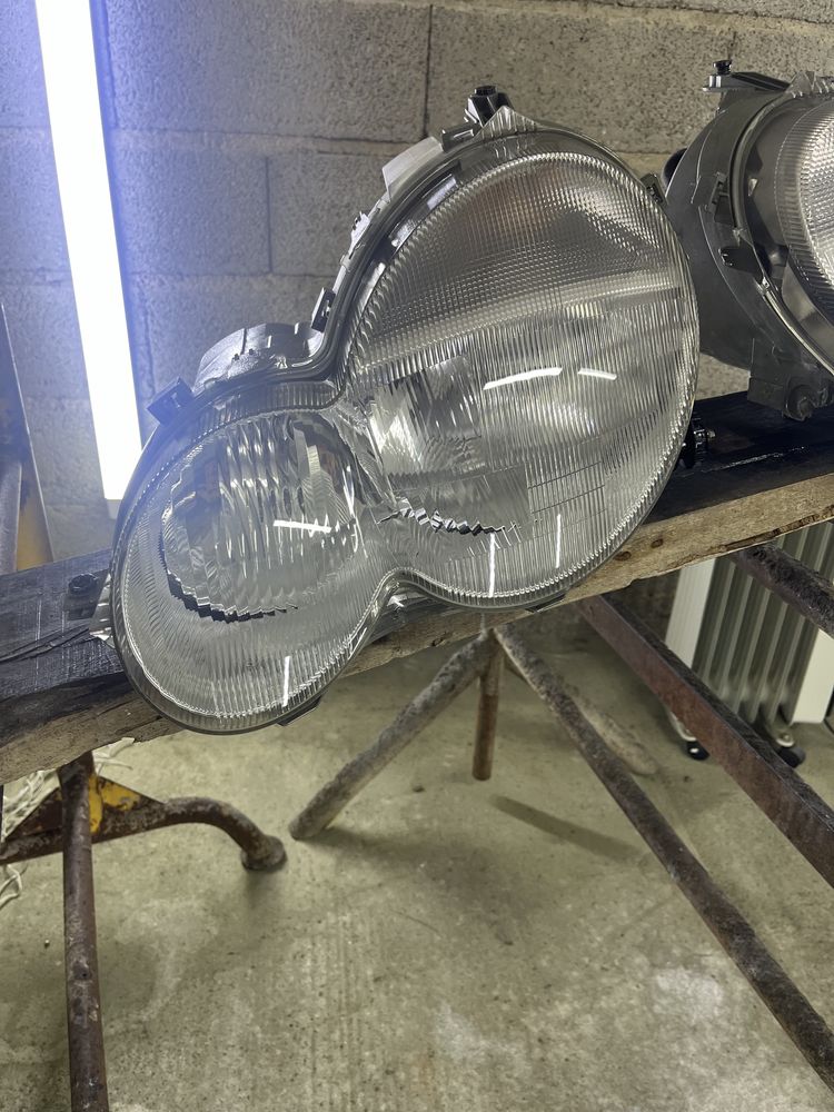 Farol w203 esq e drt