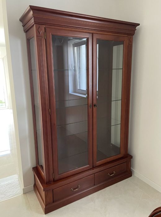 Vitrine alta com gaveta