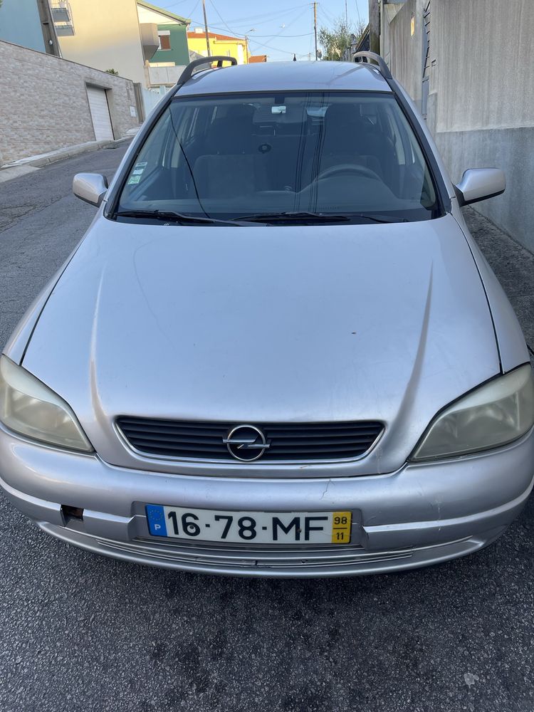 Vendo Opel Astra 1.4 com avarias